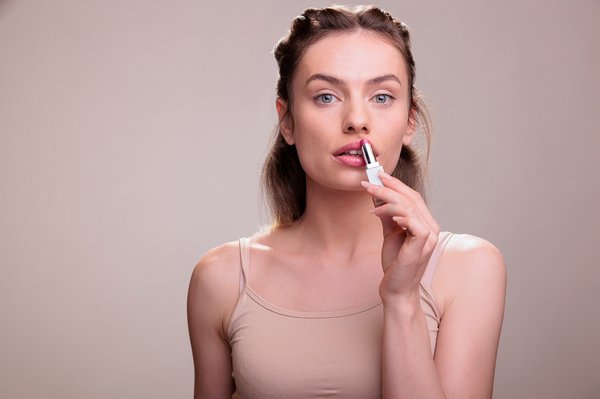 L'évolution du stick à lèvres : des baumes classiques aux formules innovantes